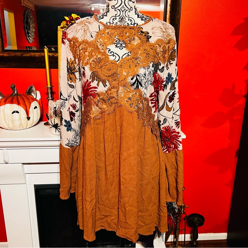 Umgee boho bell sleeve lace front trim tunic top size M
